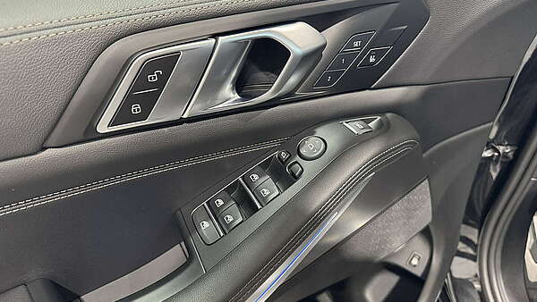 BMW X5 45e xDrive PHEV (G05) M-Sport 2023 Foto 24