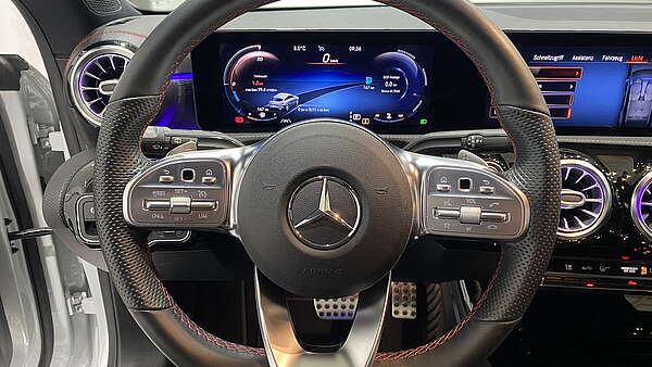 Mercedes CLA 200d SB AMG Line weiss 2020 Foto 26