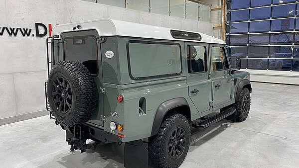 Land Rover Defender 110 Station Wagon E 2,2 Foto 2