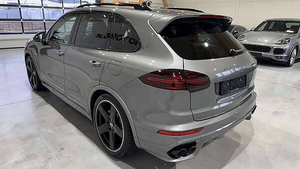 Porsche Cayenne S II FL eHybrid Meteorgrau Foto 4