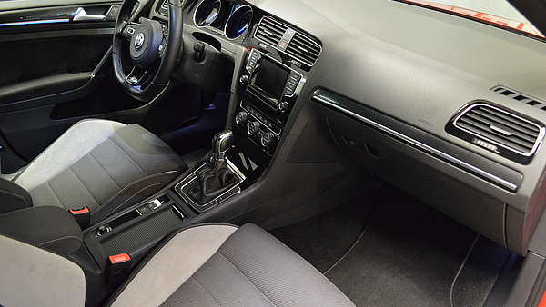 VW Golf 7R DSG rot Foto 12