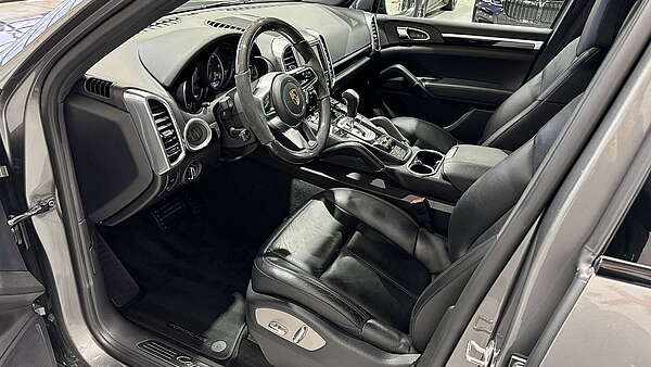 Porsche Cayenne II FL 3.0 Diesel Sport Design Foto 14