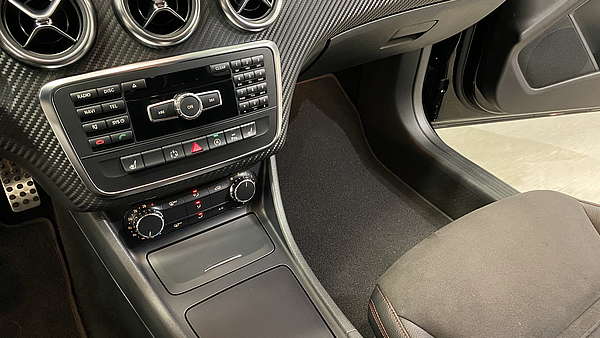 Mercedes A180 AMG Autm. Foto 16