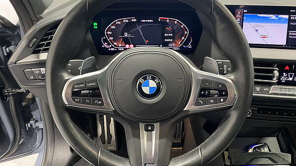 BMW M135i (F40) xDrive Autm. Storm Bay Foto 20