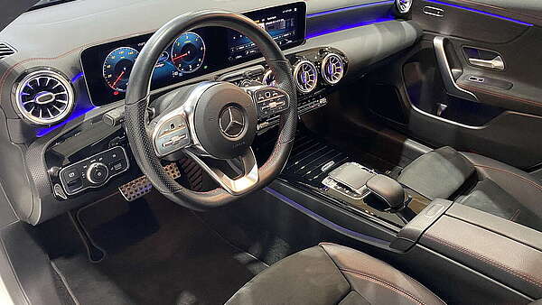 Mercedes CLA200d SB AMG Line Night Paket weiss Foto 15