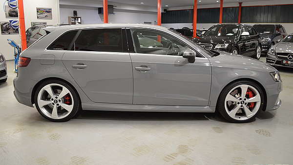 Audi RS3 Sportback 8V grau Foto 4