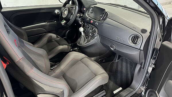 Abarth 695C Competizione 2023 Foto 17
