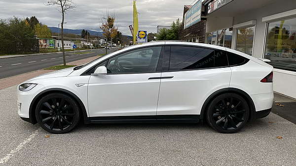 Tesla Model X 90D Foto 4