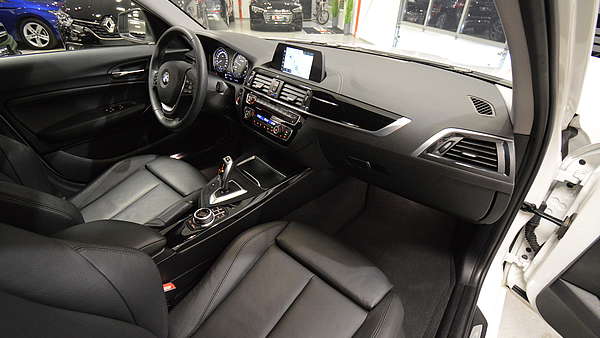 BMW 118d Facelift Automatik Sport Line Foto 15