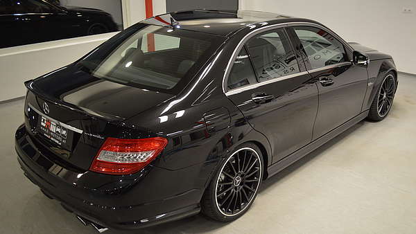 Mercedes C63 Limo schwarz Foto 5