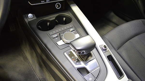 Audi A4 Avant B9 2.0 TDI Automatik Foto 16