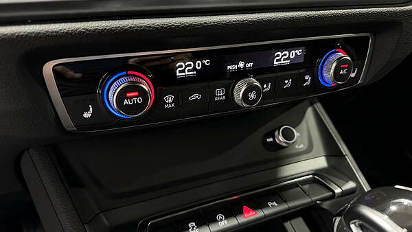 Audi Q3 40 TFSI Quattro S-Tronic S-Line Daytona Grau Foto 26