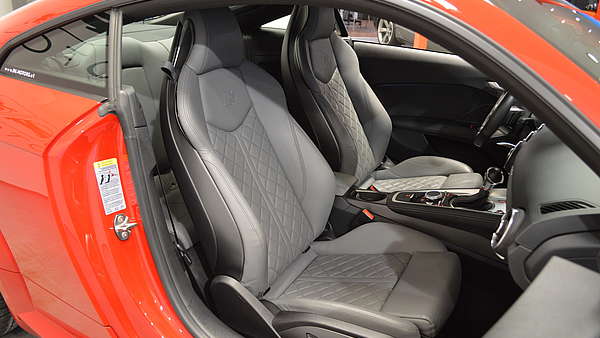 Audi TTS S-Tronic rot Foto 14