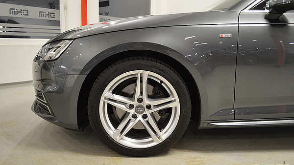 Audi A4 Avant B9 2.0 TDI S-Line grau Foto 9