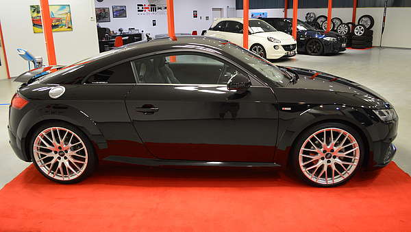 Audi TT 8S S-Line schwarz Foto 5