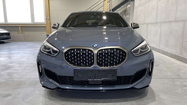 BMW M135i (F40) xDrive Autm. Storm Bay Foto 3