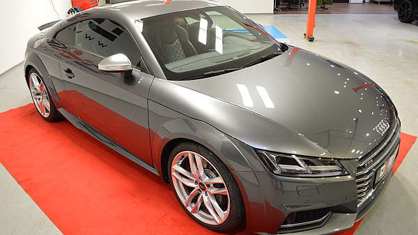 Audi TTS 8S grau Foto 5