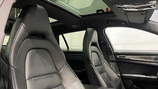 Porsche Panamera 4 e-Hybrid Sport Turismo Foto 31