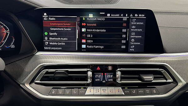 BMW X5 30d xDrive G05 M-Sport Carbon Schwarz 2022 Foto 35