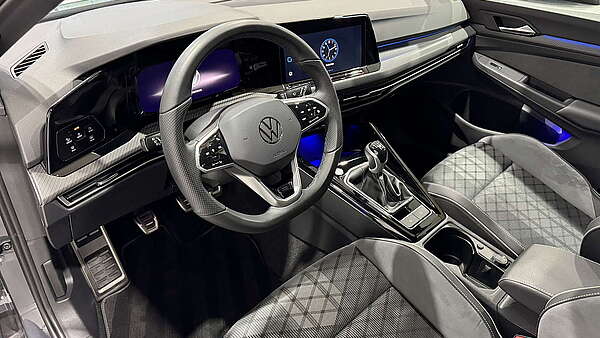 VW Golf 8 R-Line 1,5 TSI grau Foto 12