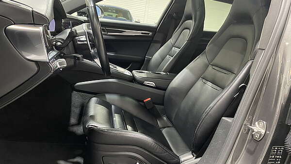 Porsche Panamera 4 e-Hybrid Sport Turismo Foto 16