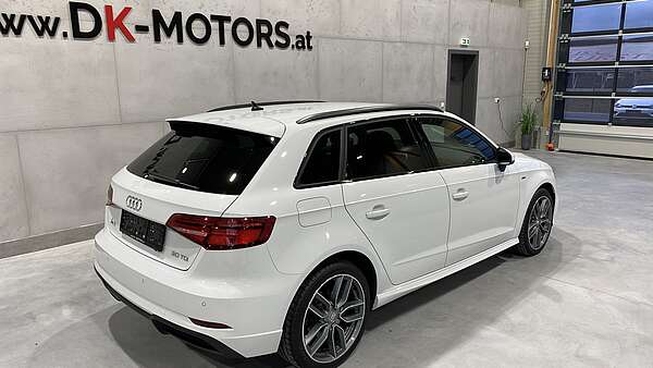 Audi A3 Sportback 1,6 TDI S-Tronic S-Line Facelift Foto 2