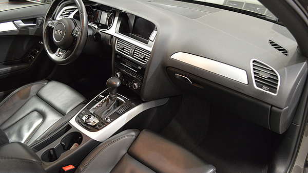 Audi A4 Avant 2.0 TDI Automatik S-Line 2015 Foto 12