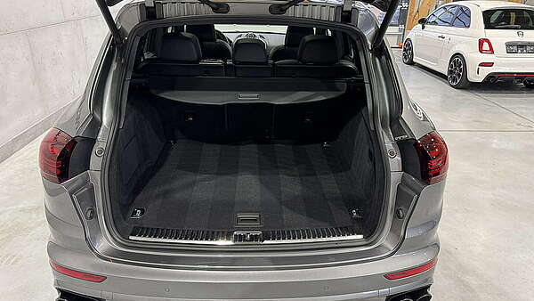 Porsche Cayenne S II FL eHybrid Meteorgrau Foto 23