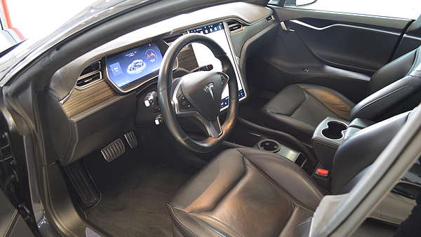 Tesla Model S P85D Foto 9