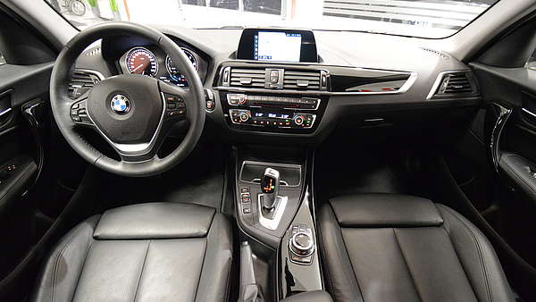 BMW 118d Facelift Automatik Sport Line Foto 11