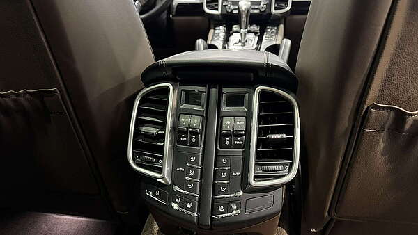 Porsche Cayenne S II FL 2016 Foto 23