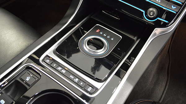 Jaguar XE 20d Prestige Autom. Foto 19