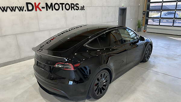 Tesla Model Y Performance All Black & Carbon Foto 9