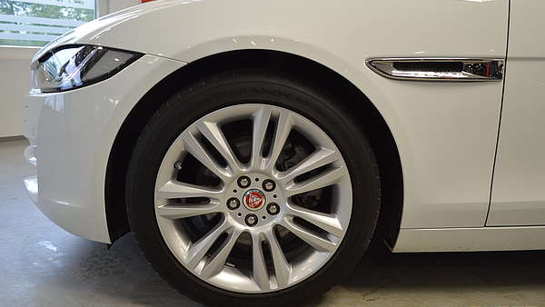 Jaguar XE 20d Prestige Autom. Foto 11