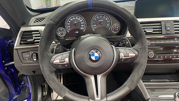 BMW M4 Cabrio LCI DKG Competition Foto 27