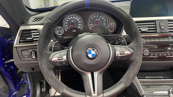 BMW M4 Cabrio LCI DKG Competition Foto 27