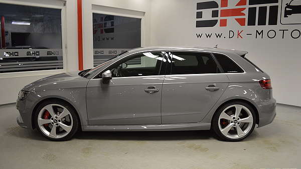 Audi RS3 Sportback 8V grau Foto 1