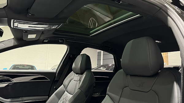 Audi A8 60 TFSI e PHEV Quattro Foto 16