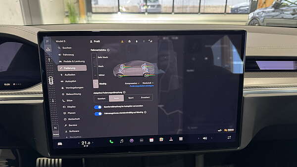 Tesla Model S Plaid (1020 PS) Foto 23
