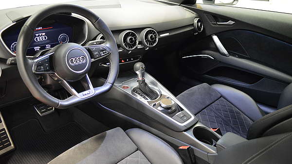 Audi TTS 8S weiß Foto 11