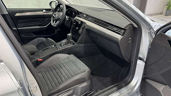 VW Passat Kombi 2.0 TDI DSG R-Line 2023 Nr.2 Foto 15